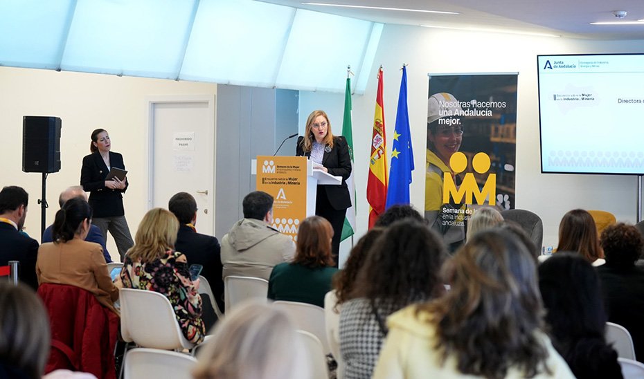 Mujeres comparten experiencia en industria y minería para motivar a jóvenes