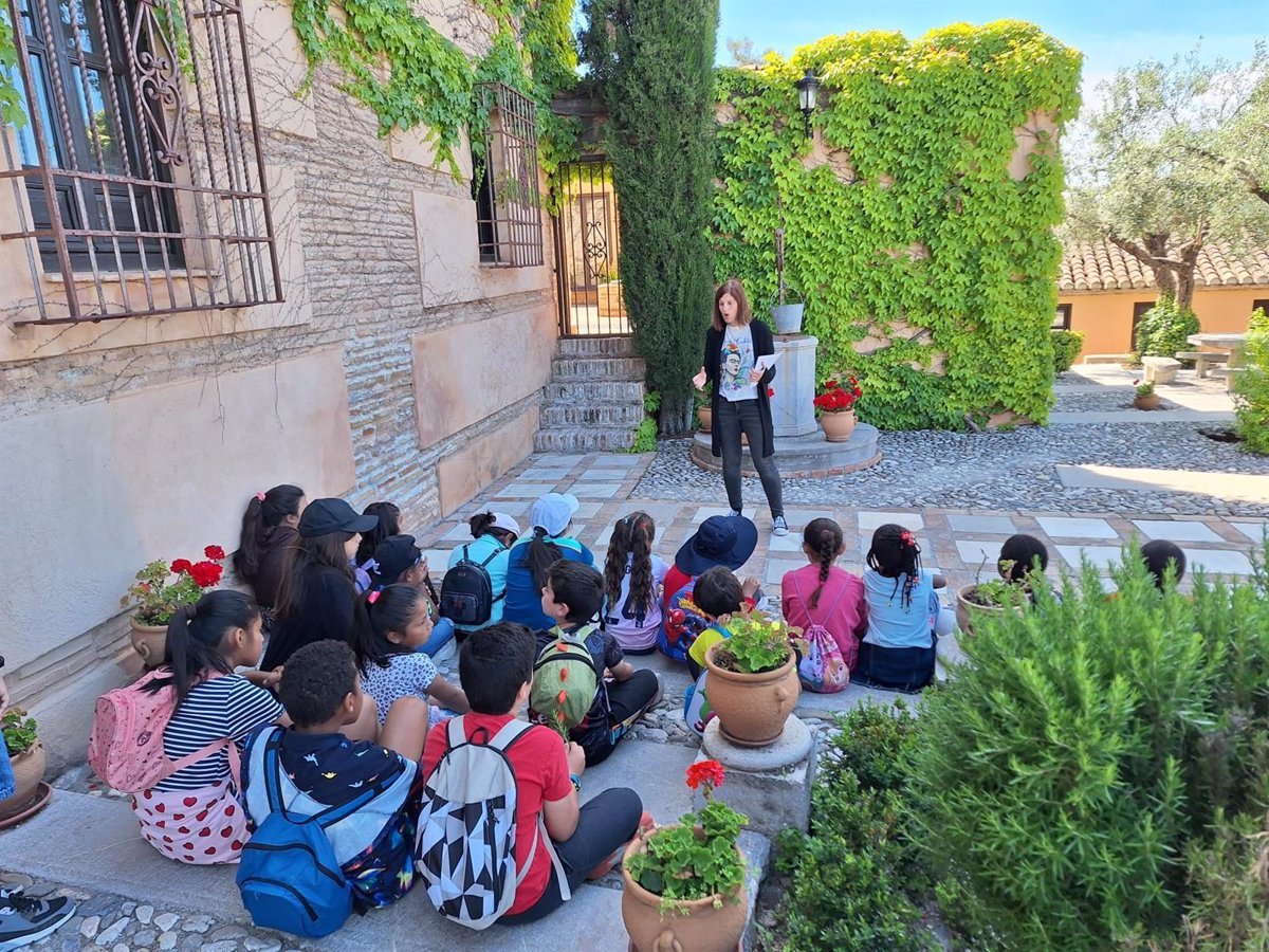 Colaboración entre Fundación Ciudad de Granada y Granada CF para acercar cultura a menores vulnerables