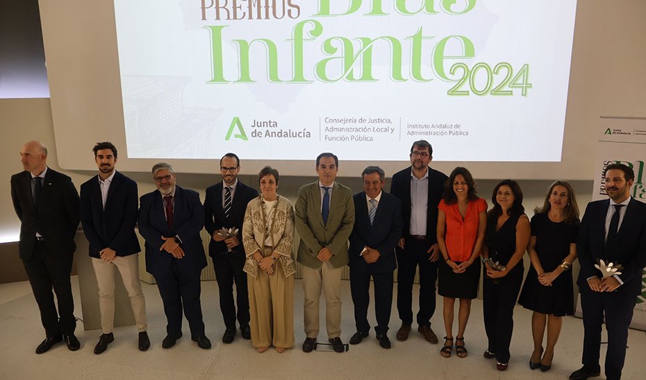 Dotación económica de los Premios Blas Infante: 5.000 euros.