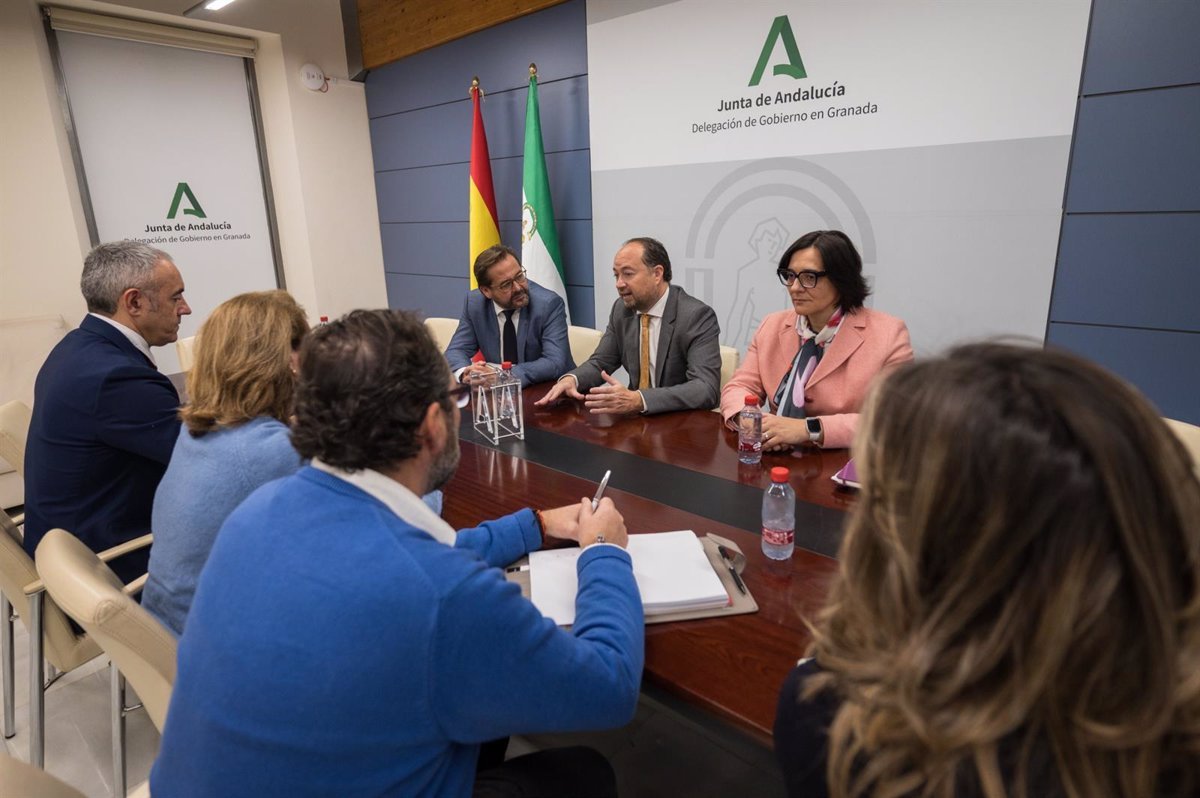 El gobierno debe financiar los campus de Granada, Ceuta y Melilla.