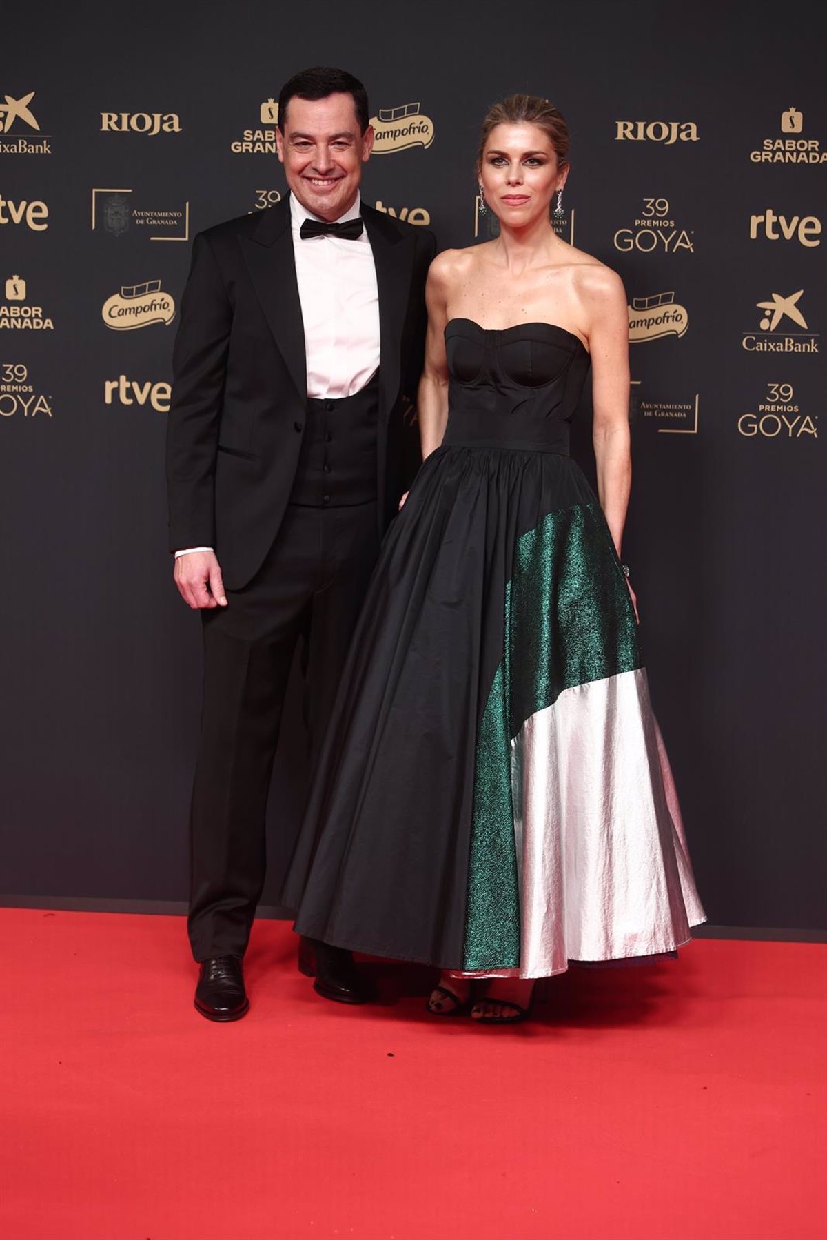 Juanma Moreno se muestra «muy emocionado» con la Gala Goya en Granada y los candidatos andaluces.