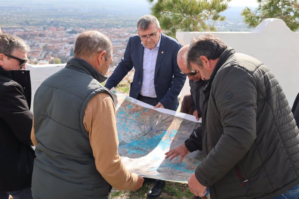 Subdelegación y regantes colaboran en proyecto para mejorar zona regable del Negratín en Baza.