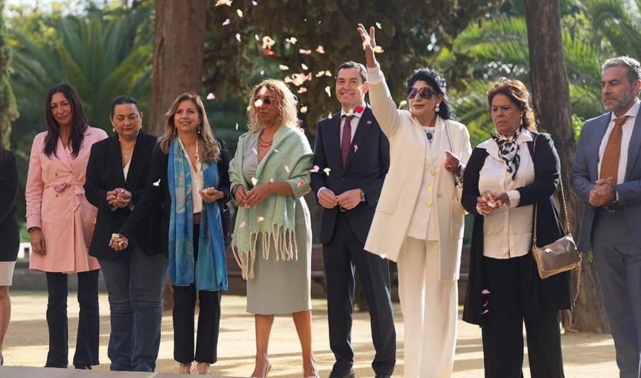 Moreno expresa su respeto y admiración por el pueblo gitano: «Dais identidad a Andalucía»