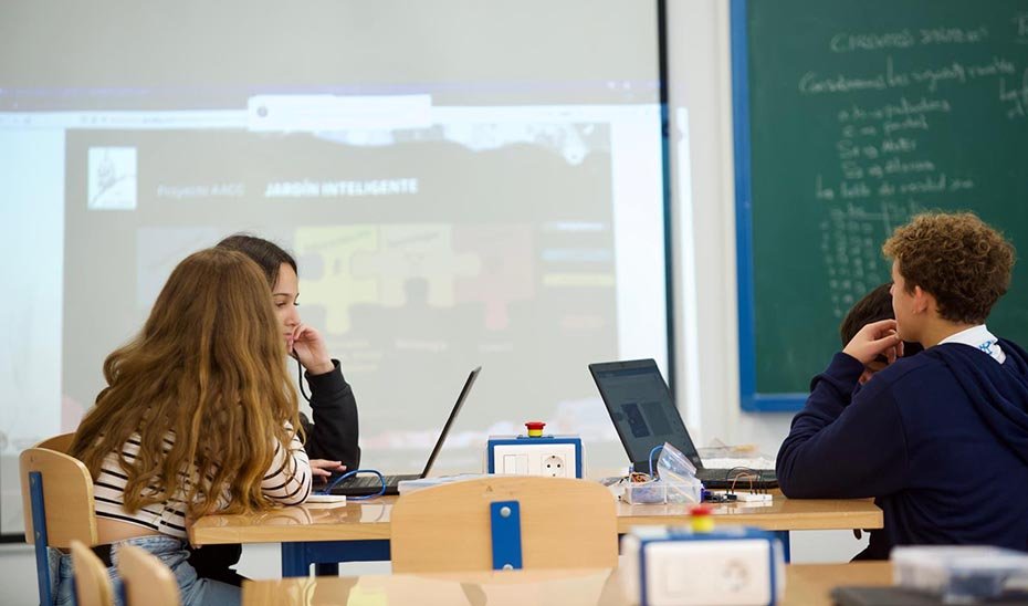 Andalucía impulsa proyectos científicos y tecnológicos en centros educativos