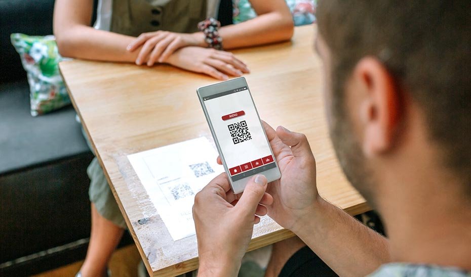 Es ilegal que el restaurante ofrezca la carta solo mediante el código QR