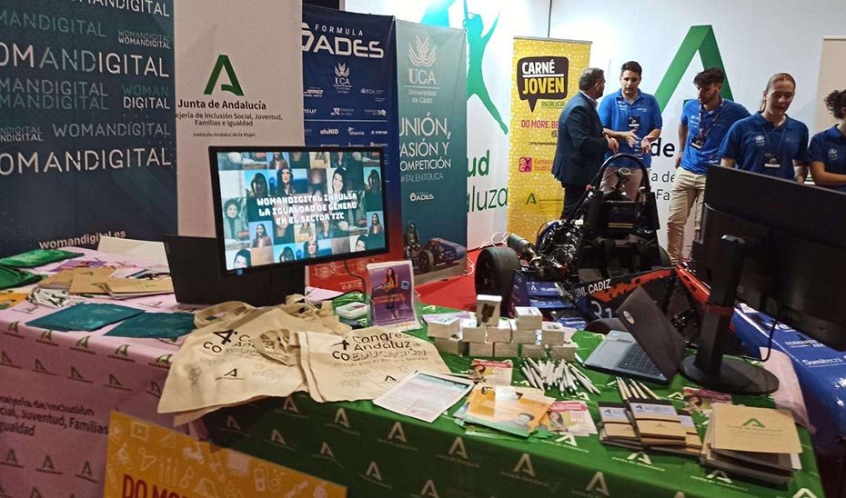 La Junta participa en la Feria de la Ciencia para fomentar vocaciones científicas en niñas y jóvenes.