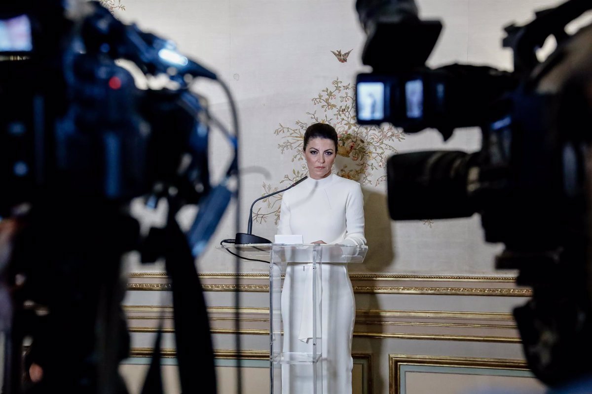 Activación de la UIP por presencia de personas con caras cubiertas en charla de Olona en Granada