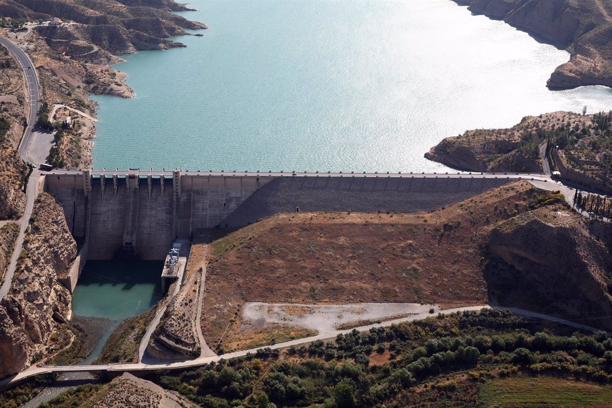 Castril y Cortes de Baza critican la venta de agua a los regantes de Almería