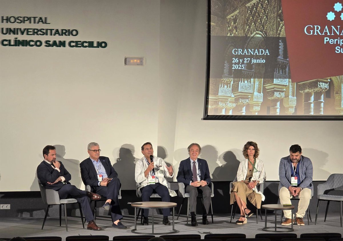 Especialistas en cirugía vascular se reúnen en el Hospital Clínico de Granada.