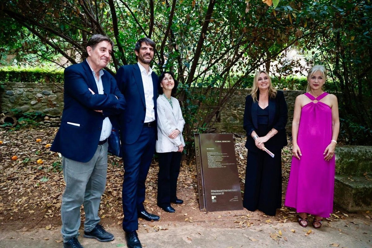 Granada homenajea a Coral Bracho en el Carmen de los Mártires