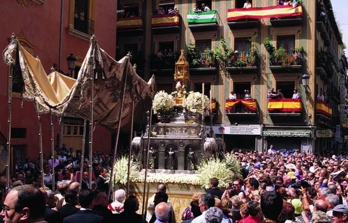 Regreso de los seises en la procesión del Corpus Christi en Granada