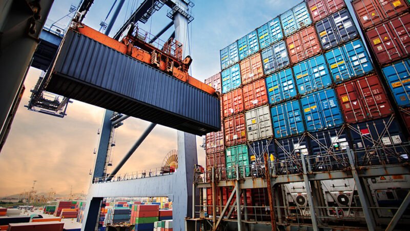 Andalucía lidera exportaciones y superávit en comercio exterior