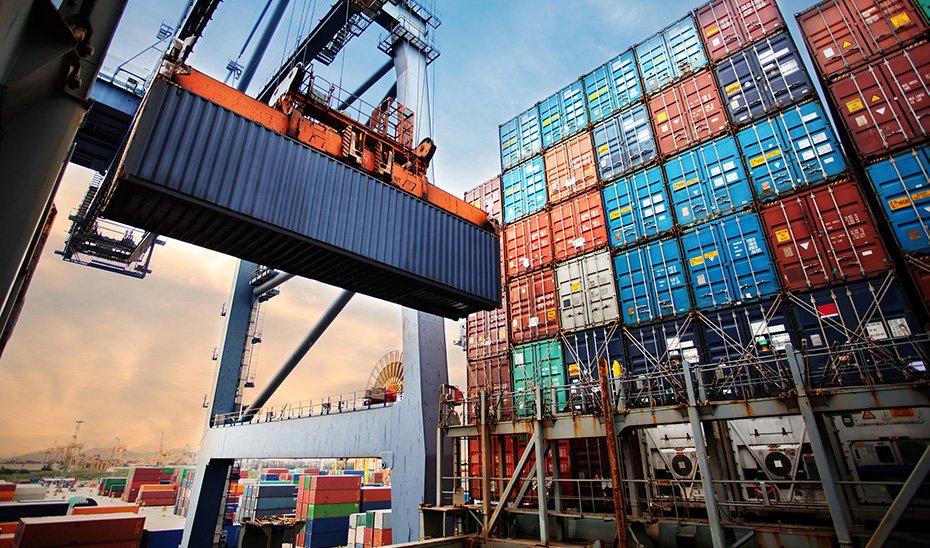 Andalucía lidera exportaciones y superávit en comercio exterior