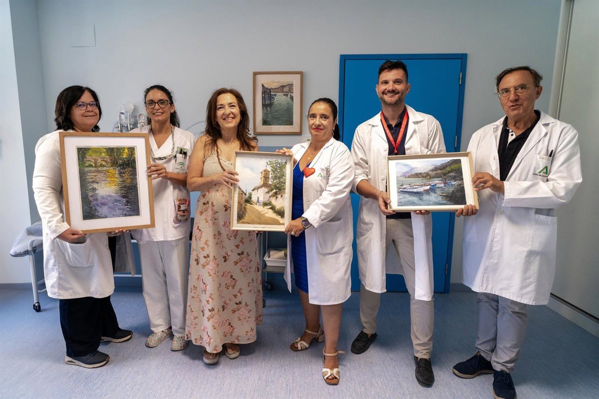 El Hospital Virgen de las Nieves recibe acuarelas de paciente agradecida