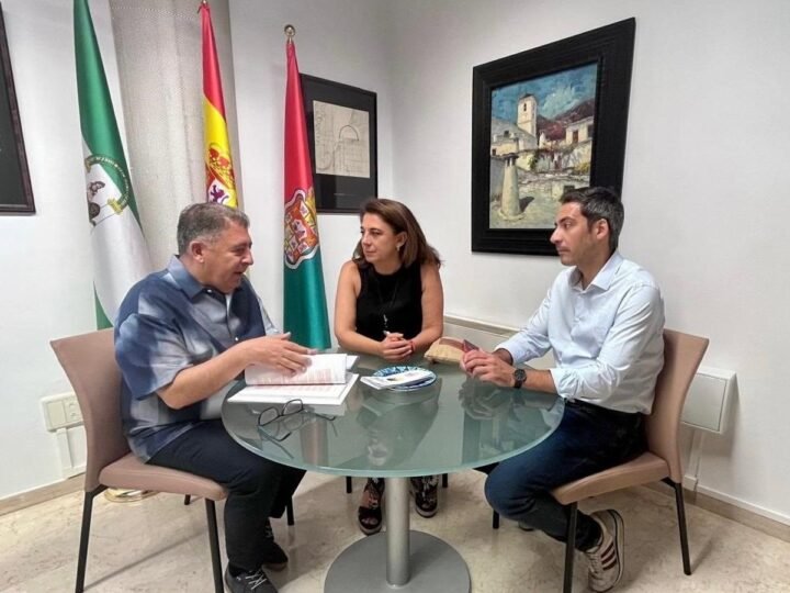 El PSOE de Granada lleva al Defensor del Ciudadano problemas sociales
