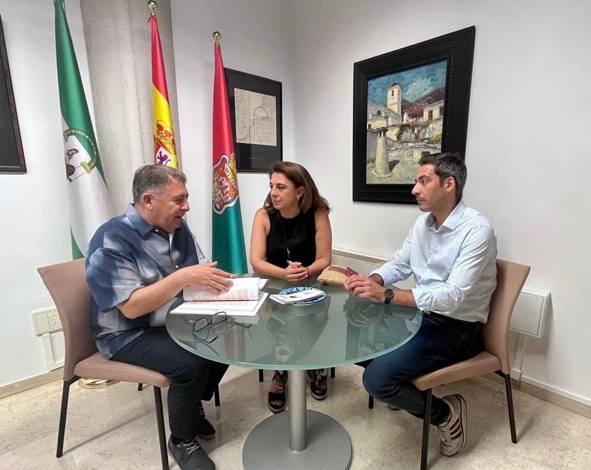 El PSOE de Granada lleva al Defensor del Ciudadano problemas sociales