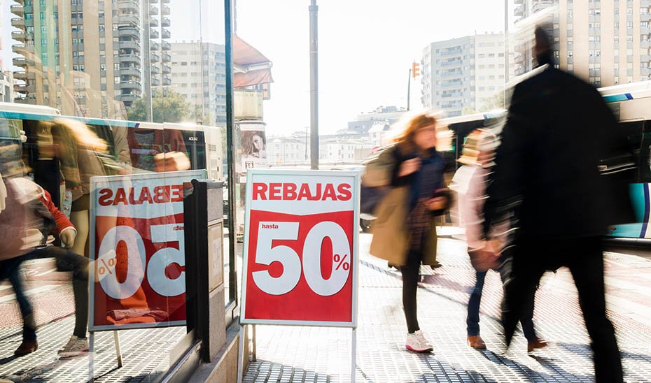 Inspección de rebajas de verano para proteger al consumidor