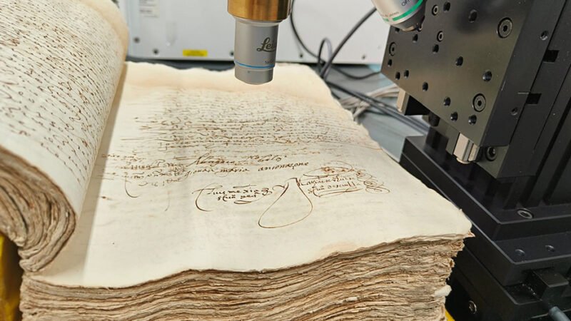 La investigación de las tintas en documentos notariales de Sevilla.