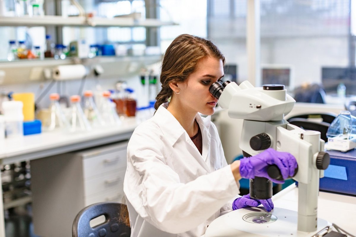 Prohibición temporal de baño en La Carchuna por alteración microbiológica