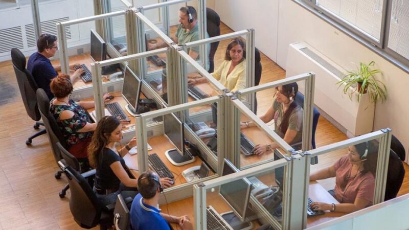 Andalucía amplía plantilla del Servicio de Teleasistencia en 48 personas.