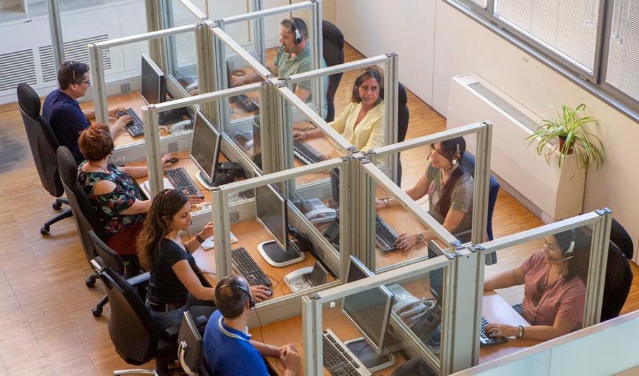 Andalucía amplía plantilla del Servicio de Teleasistencia en 48 personas.