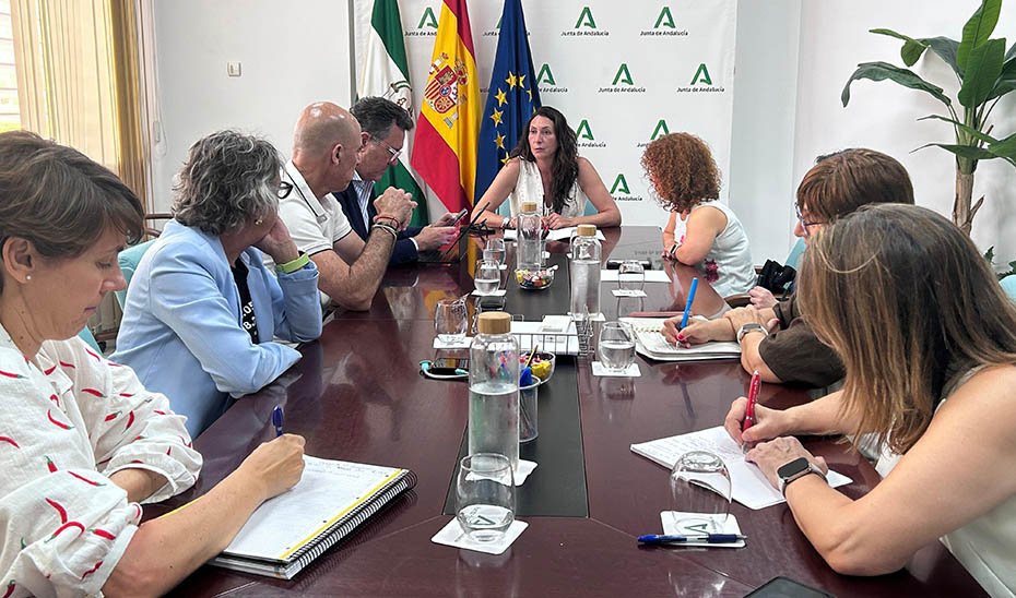 Aumento del 4,5% en la financiación de plazas en centros de atención a personas en situación de dependencia en Andalucía.