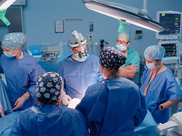 El Hospital Reina Sofía implanta por primera vez en España un desfibrilador extravascular por esternotomía media.