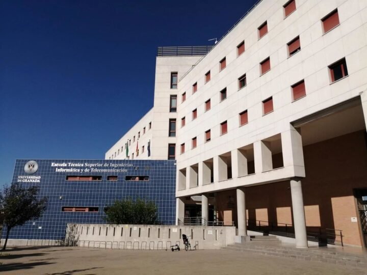 La Comisión de Recursos reitera informe negativo al grado de IA en la UGR por falta de profesores en Melilla.