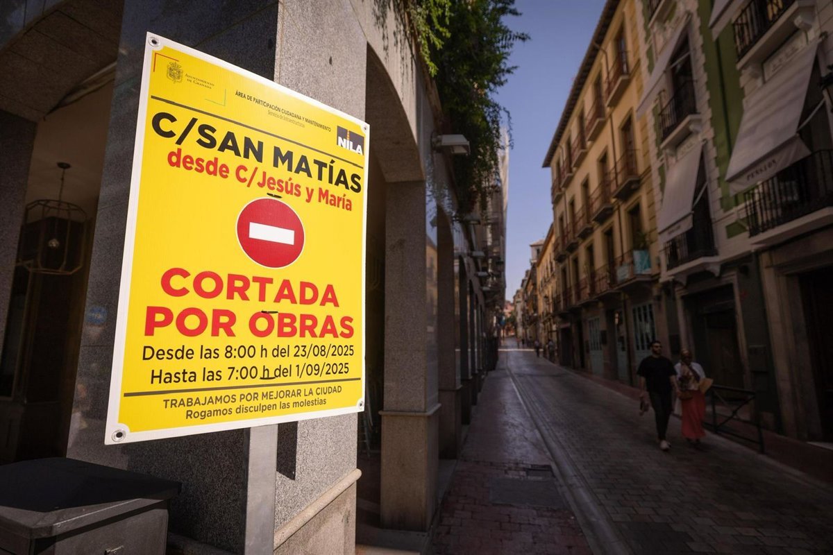Renovación del pavimento en la calle San Matías para mejorar accesibilidad y seguridad.