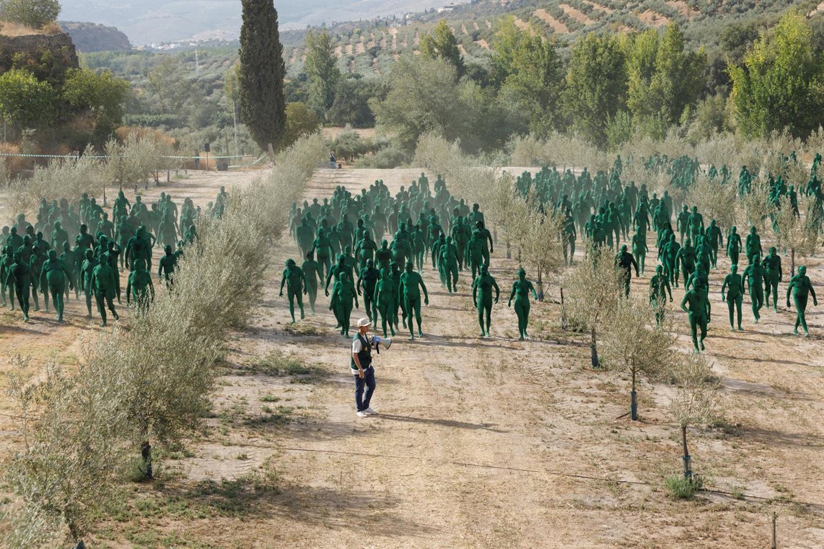 Cerca de 2.000 voluntarios posan desnudos en Granada para ‘Retrato Alhambra 1925’ de Spencer Tunick