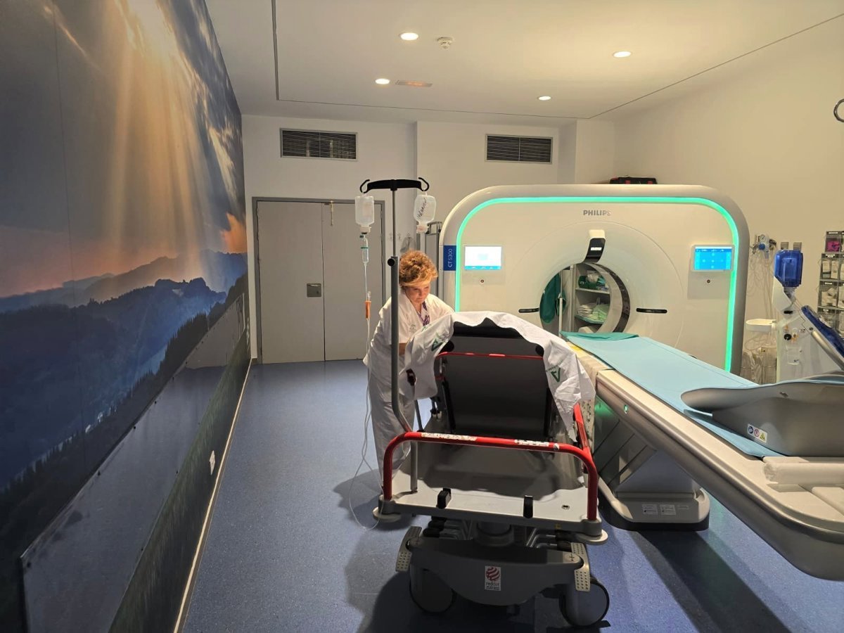 El Hospital Clínico San Cecilio de Granada estrena TAC y equipo de telemando radiológico