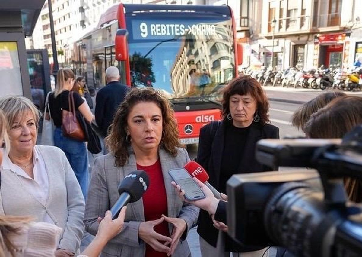 El PSOE pide refuerzo en líneas de bus universitarias en Granada tras colapsos y colas