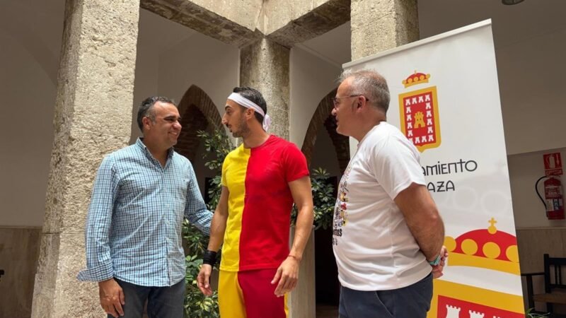 El presidente de la Diputación de Granada destaca impacto promocional del Cascamorras en Baza y Guadix.