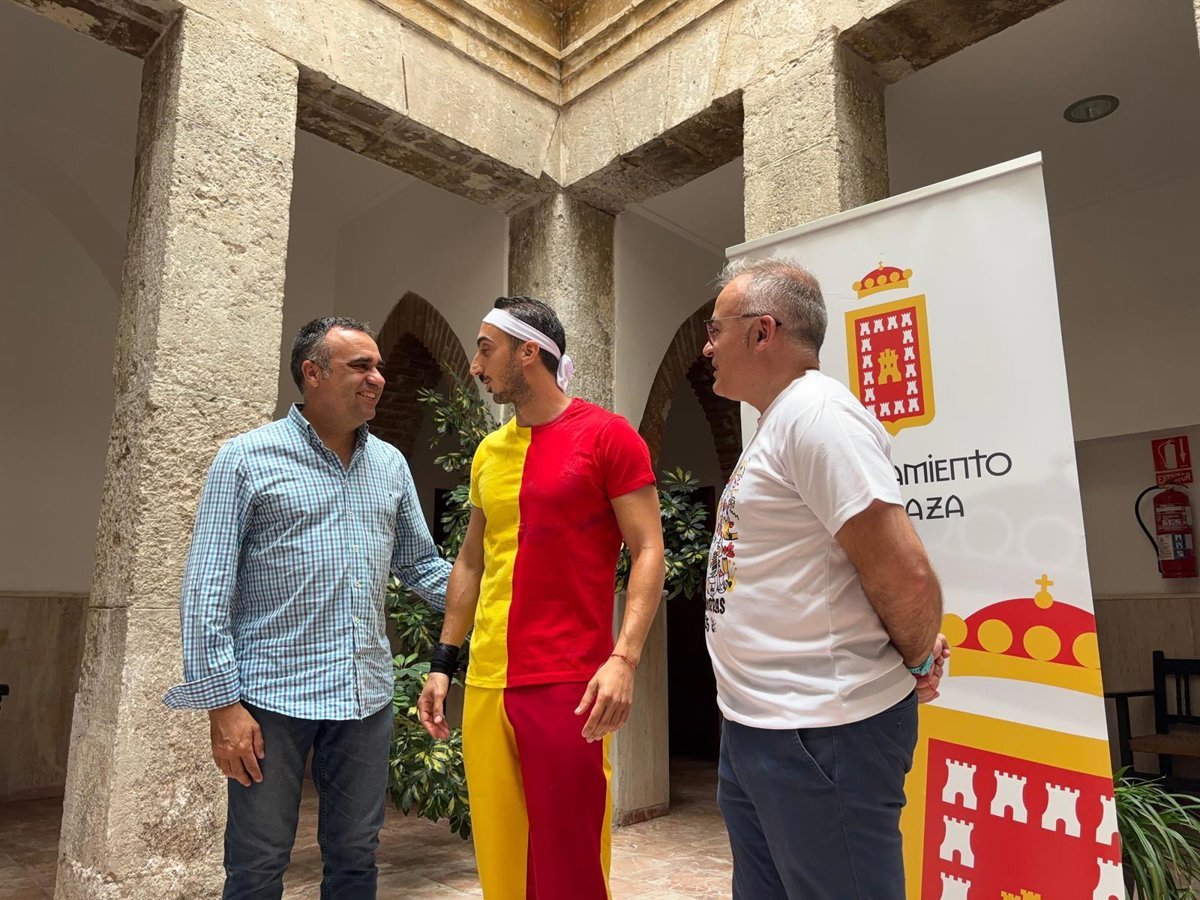 El presidente de la Diputación de Granada destaca impacto promocional del Cascamorras en Baza y Guadix.