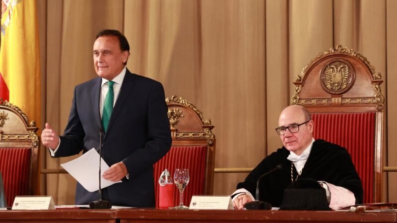 La Junta aprueba verificación de grados de IA y de Ingeniería Biomédica en la Universidad de Granada.