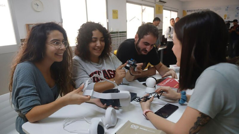 Nuevos cursos gratuitos para jóvenes desempleados en nodos tecnológicos de Andalucía.