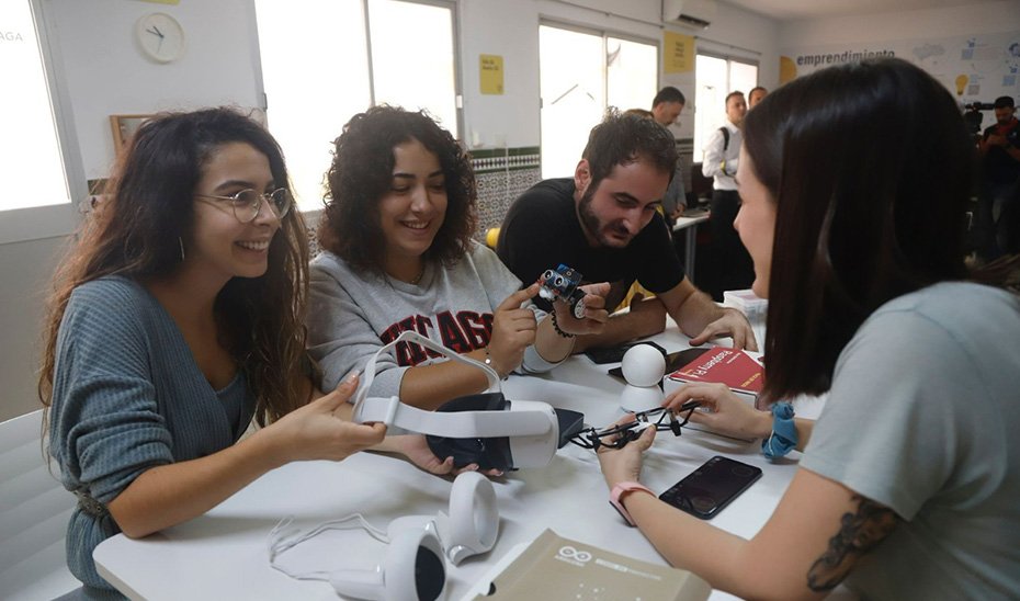 Nuevos cursos gratuitos para jóvenes desempleados en nodos tecnológicos de Andalucía.