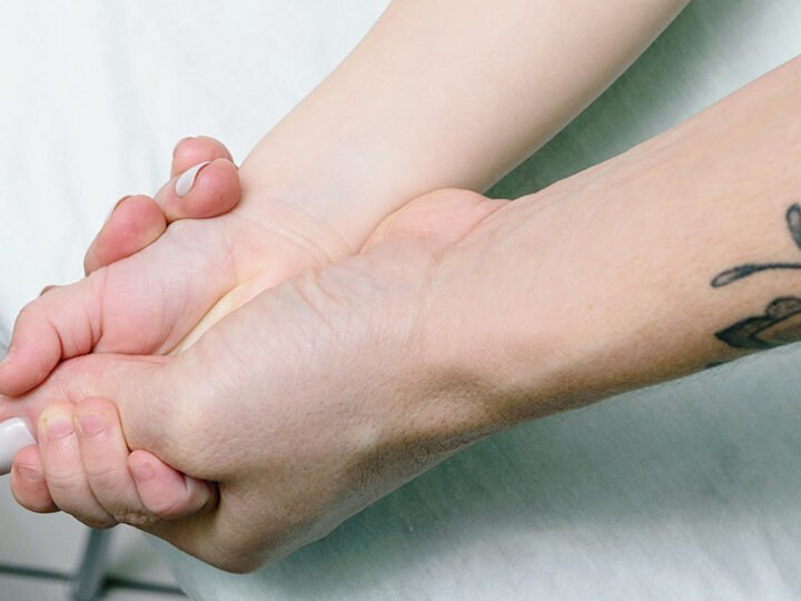 Atención telefónica 24 horas para familias de menores en cuidados paliativos en Sevilla.