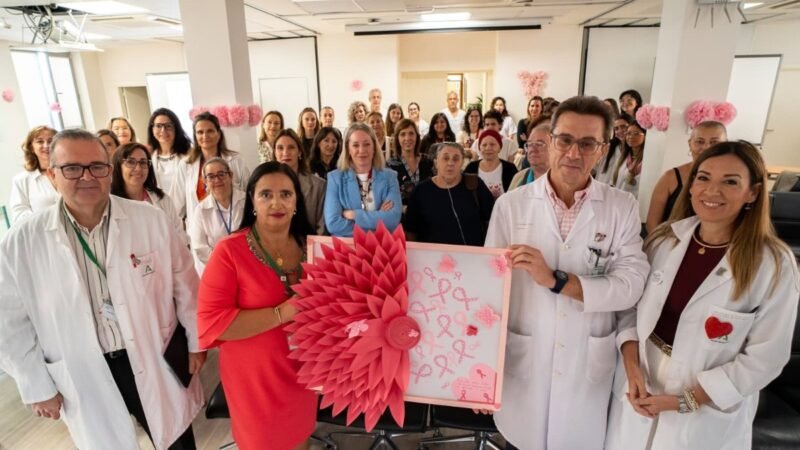 Encuentro en Hospital Virgen de las Nieves para mujeres con cáncer de mama y sanitarias.