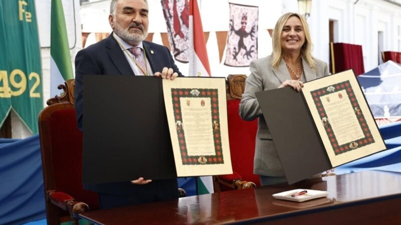 Granada y Santa Fe firman ‘Pacto de Hermanamiento’ simbolizando la unión de ambas ciudades.