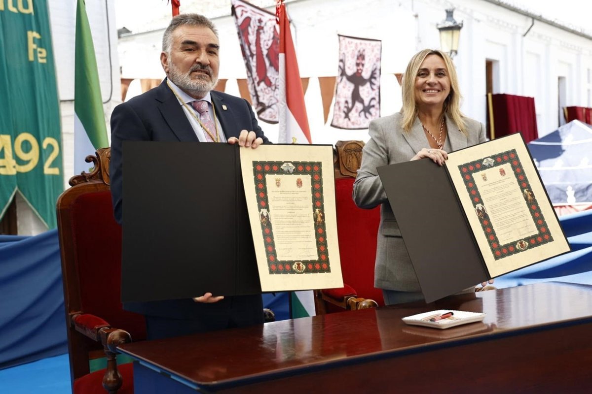 Granada y Santa Fe firman ‘Pacto de Hermanamiento’ simbolizando la unión de ambas ciudades.