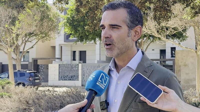 Incremento del 30 al 70% en exportaciones de producción en invernadero en Almería gracias al control biológico y climático.