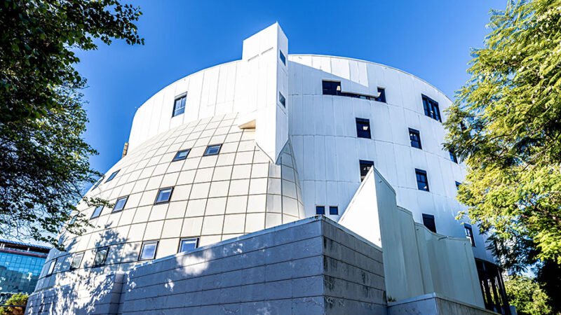 Las emisiones de un edificio igualan a las de un coche