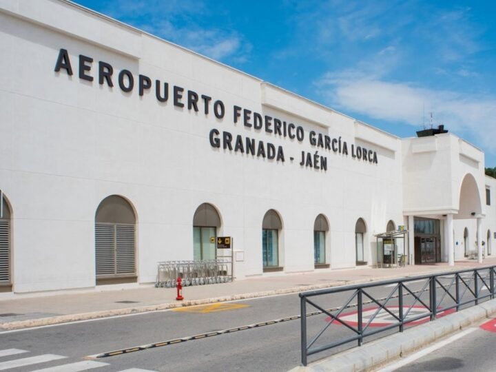 PSOE de Granada urge a la Junta a mejorar conectividad aérea en aeropuerto García Lorca