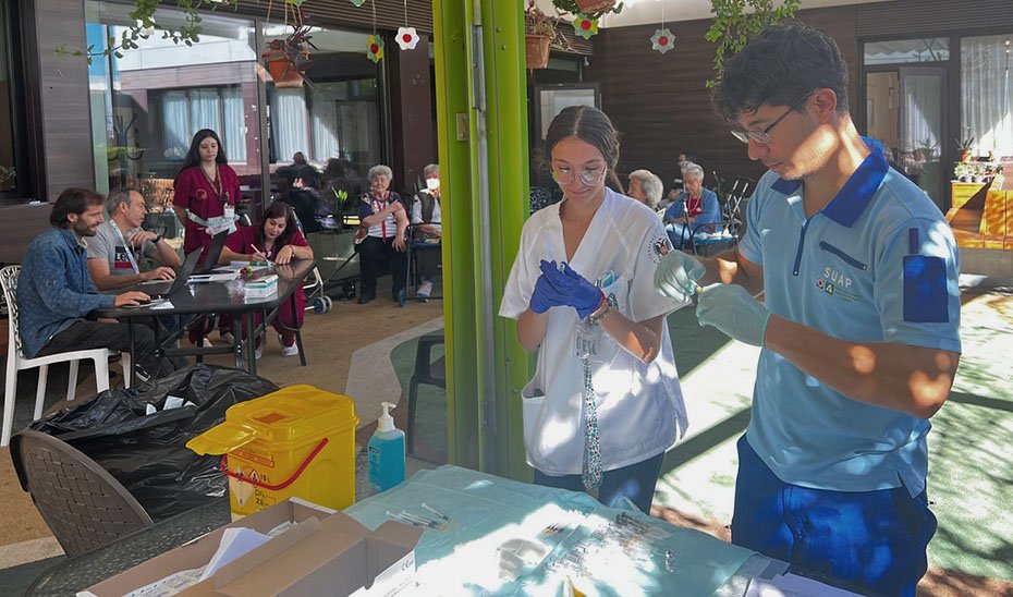 Vacunación de gripe y covid a mayores de 80 y dependientes comienza mañana