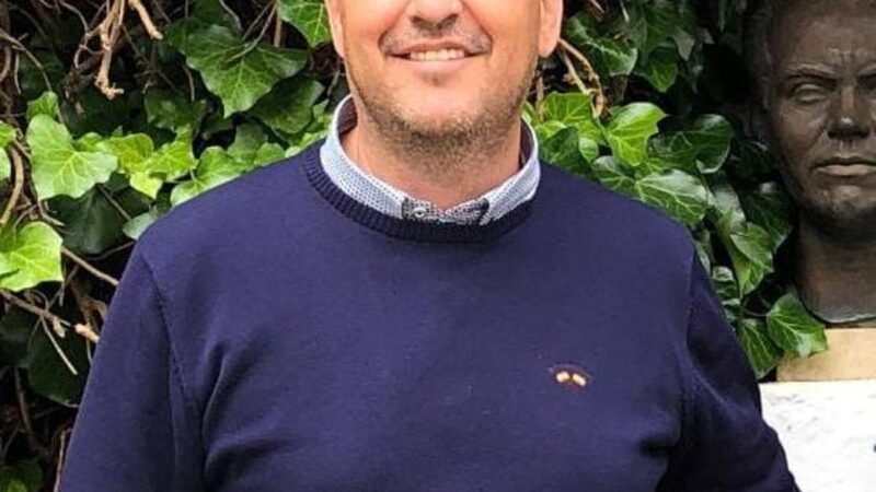 El poeta Ramón Martínez, finalista del Premio de Poesía Juan Ramón Jiménez de Coral Gables