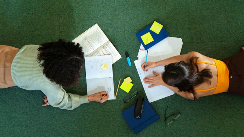 La Junta incrementa la ayuda autonómica al Erasmus+ en un 5% para 2026, alcanzando los 12,7 millones.