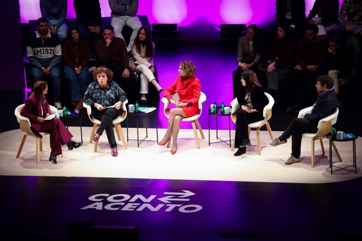 Montero critica a Moreno por mantener teléfono de violencia intrafamiliar en Andalucía: «No es lo mismo»