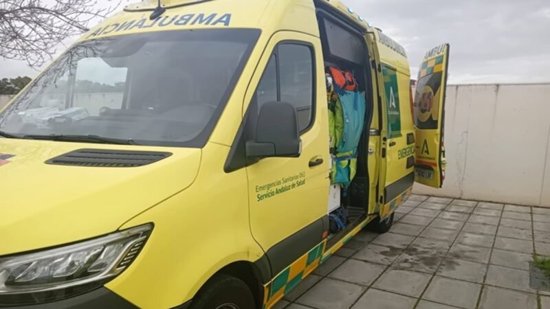 Una mujer fallecida y un hombre herido tras caer vehículo por barranco en Albondón (Granada)