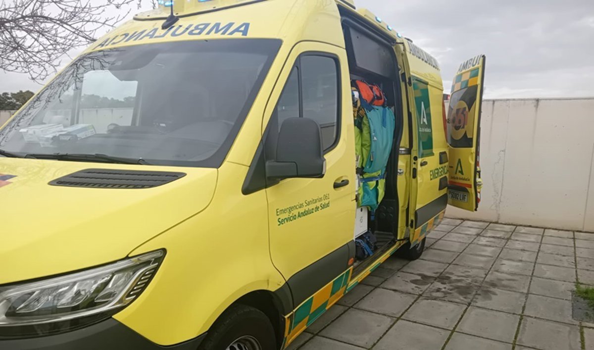 Una mujer fallecida y un hombre herido tras caer vehículo por barranco en Albondón (Granada)